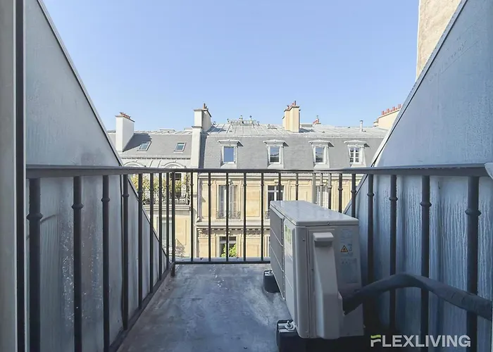 Charming In The Heart Of 8th Apartment