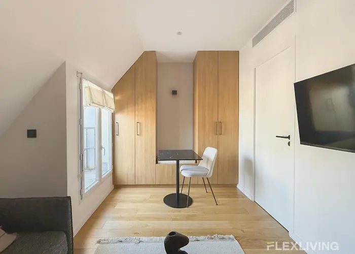 Charming In The Heart Of 8th Apartment