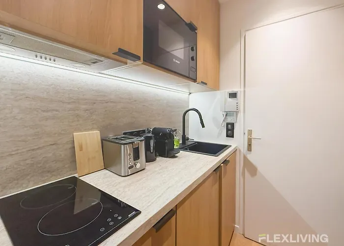 Charming In The Heart Of 8th Apartment