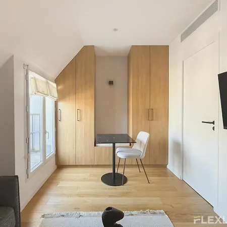 Charming In The Heart Of 8th דירה