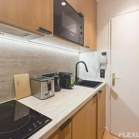 Charming In The Heart Of 8th Apartment